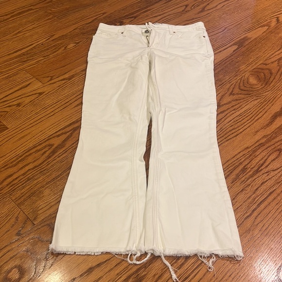 PAIGE Woman’s White Colette Crop Flare Jeans Size 28 - Picture 2 of 6